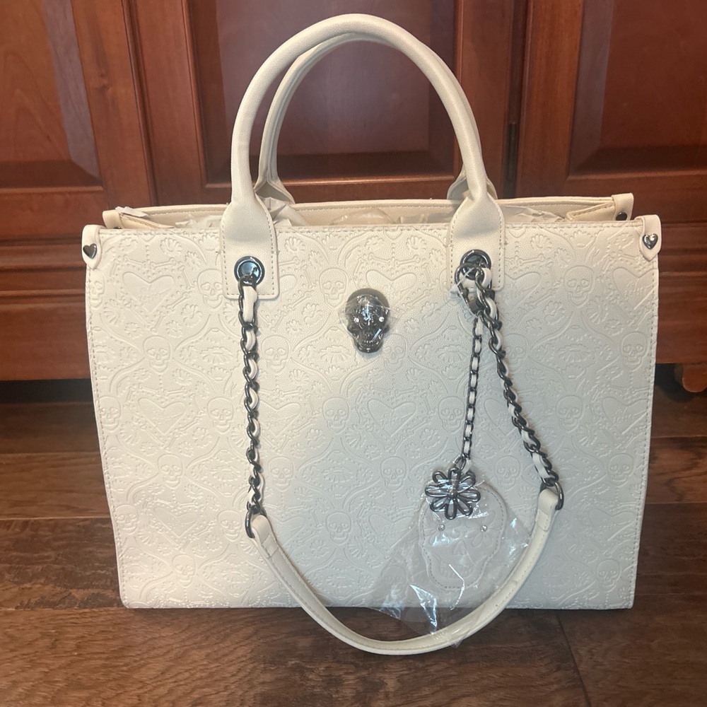 👜Betsey Johnson Cream Skull Heart Tote Bag w/ Charms & Chain Straps